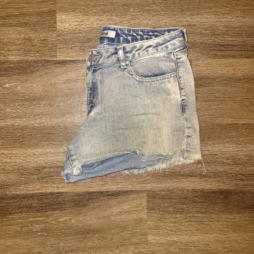 Cutoff denim shorts | Size 8